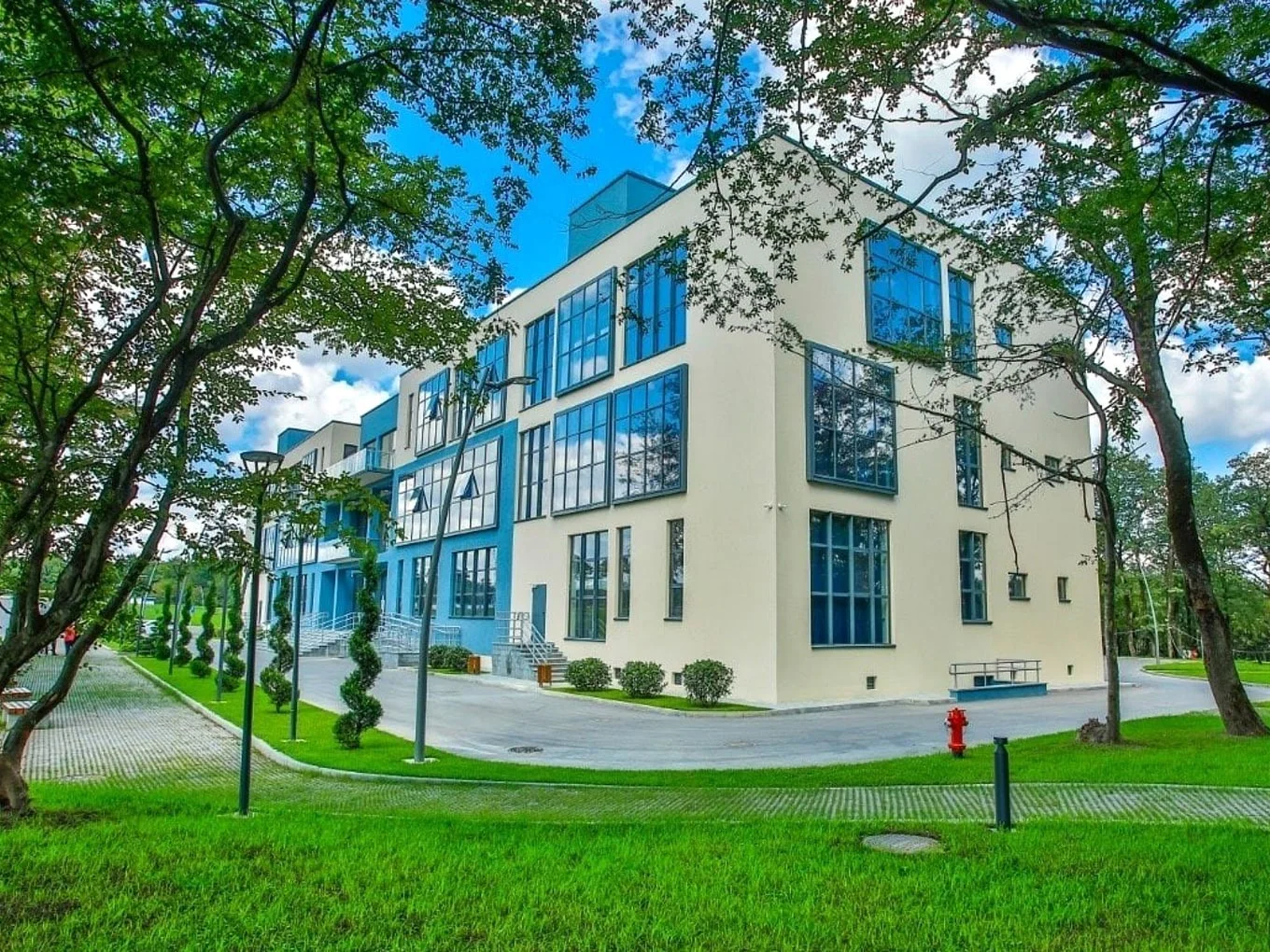 Kutaisi International University 2-min